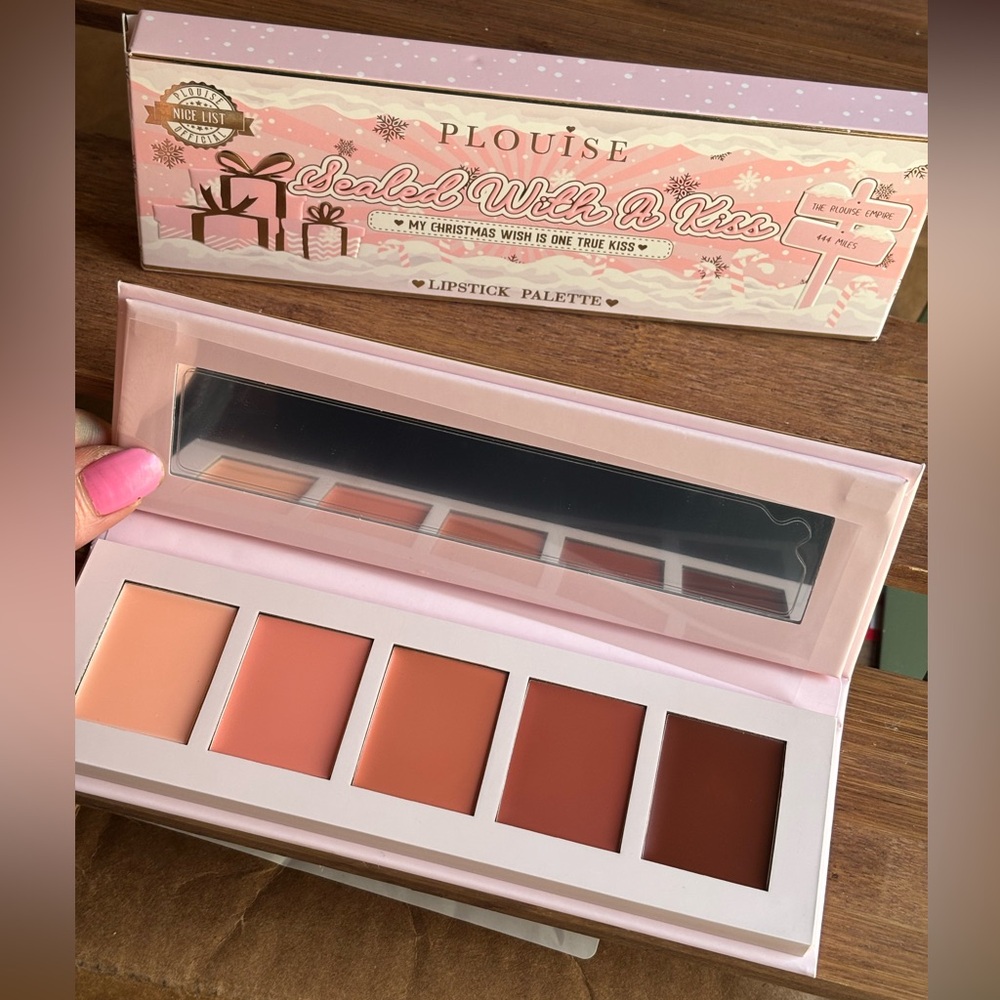 PLouise "Sealed With A Kiss" lipstick palette
